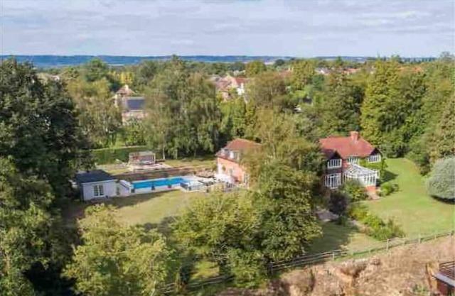 Beautiful 6 Bedroom Home with Pool & Hot Tub