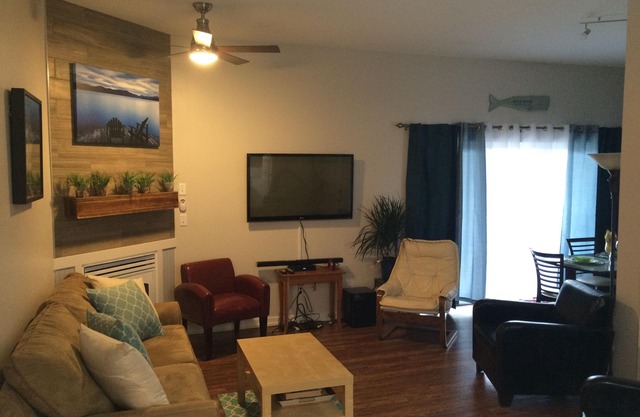 Beautiful 750sqf private suite.Spectacular view, close to downtown!