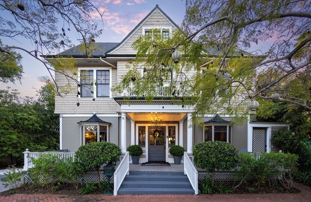 Beautiful 8 Bd/8 Bath Victorian Home in Downtown Santa Barbara, great for group