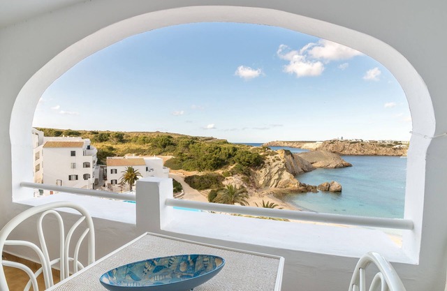 Beautiful Apartment with Wi-Fi, Pool, Terrace and Sea View