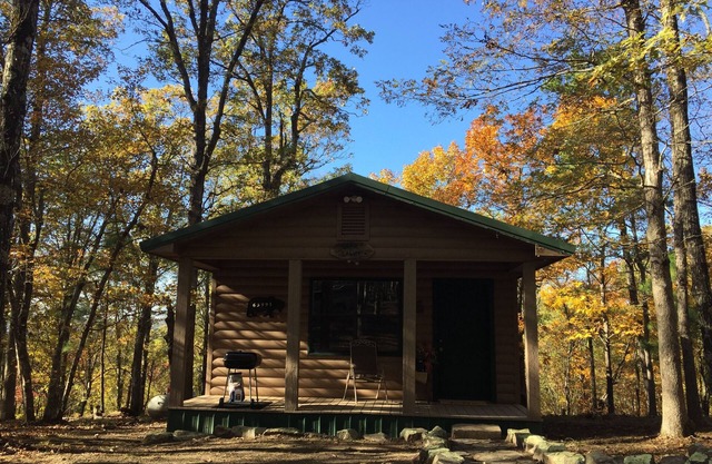 Beautiful and cozy two bed, one bath cabin nestled in the Kiamichi Mountains