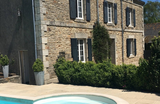 Beautiful and charming house with swimming pool in the countryside, near the sea