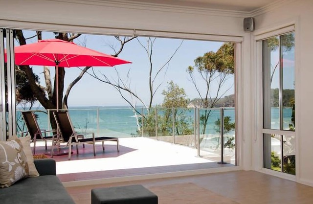 Beautiful and private apartment with large deck on Denhams Beach.