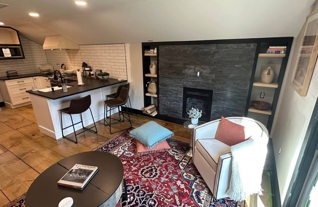 Beautiful and professionally decorated 1-bedroom garage apartment in Barnard!