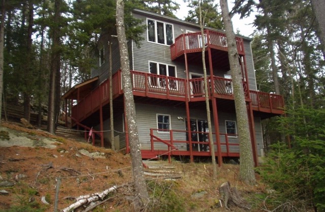 Beautiful and quiet Cottage with 230' Frontage on Gun Point Cove
