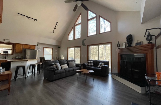 Beautiful and Spacious Pocono Chalet near all 4 season activities!