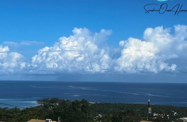 Beautiful and tranquil 2-bedroom, 2 Bathroom house in delightful Discovery Bay.