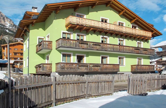Beautiful apartment for 8 guests with WIFI, TV, balcony and pets allowed