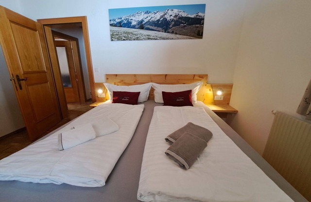 Beautiful apartment in villa for 3 guests with WIFI, TV and balcony