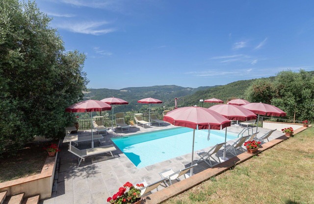 Beautiful apartment for 8 people with WIFI, pool, TV, pets allowed, panoramic view and parking