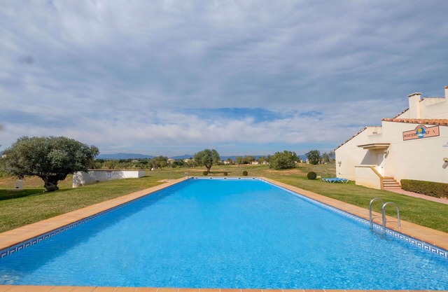 Beautiful apartment for 4 guests with WIFI, pool, A/C, TV, balcony and parking