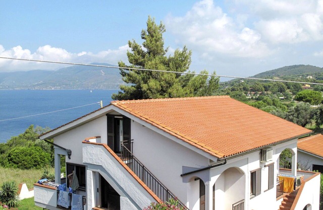 Beautiful apartment for 4 guests with WIFI, TV, patio and parking