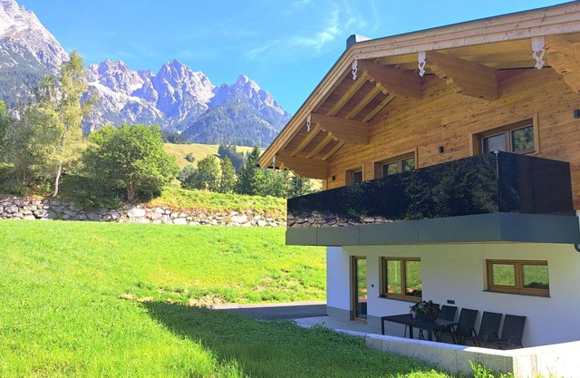 Beautiful apartment for 6 guests with WIFI, TV, balcony and panoramic view