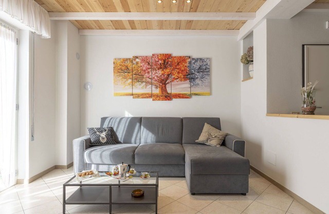 Beautiful apartment for 6 people with WIFI, TV, terrace, pets allowed and parking