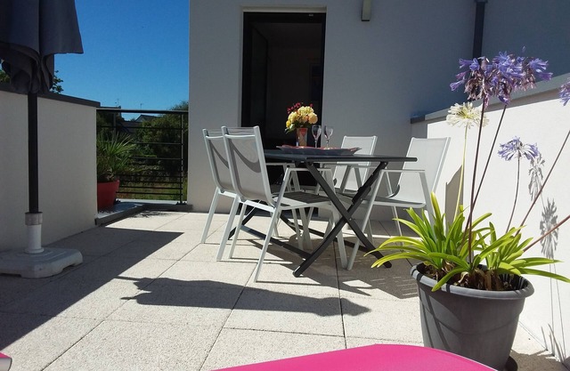 Beautiful apartment, 2 bedrooms, 2 bathrooms, spacious terrace. beach at 300 m
