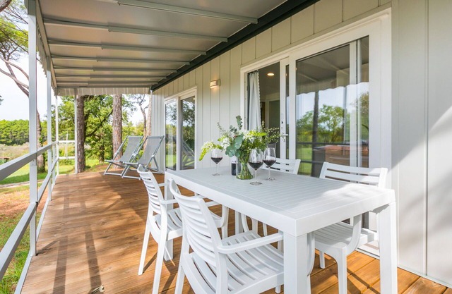 Beautiful apartment in villa for 6 people with pool, A/C, WIFI, TV and terrace