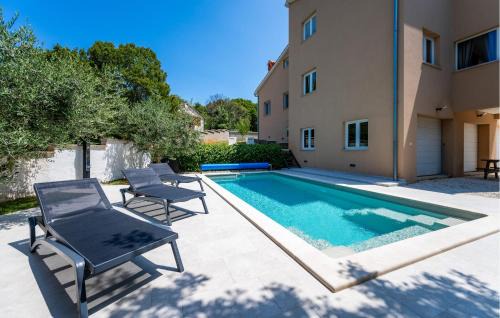 Beautiful Apartment In Beloci With Wifi