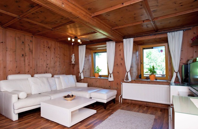 Beautiful apartment in Ötz with garden