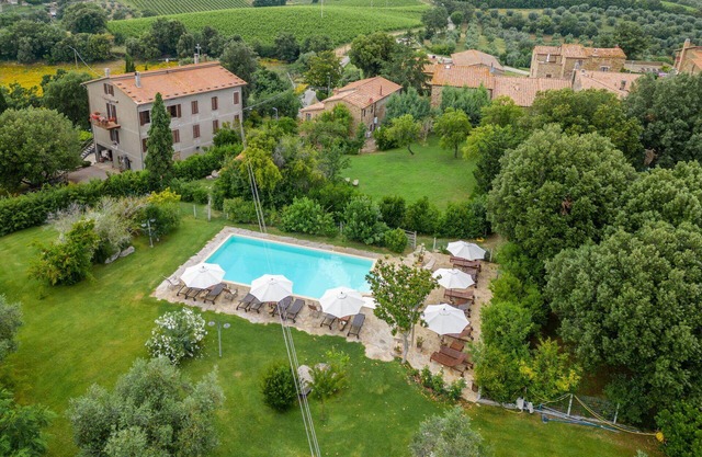 Beautiful apartment in villa with pool, WIFI, A/C, TV, patio, pets allowed and panoramic view