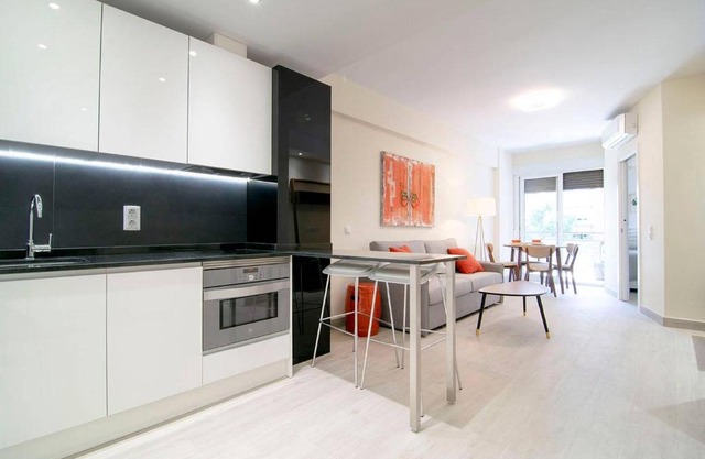 Beautiful Apartment next to Santiago Bernabeu by Batuecas