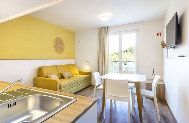 Beautiful apartment with A/C, WIFI, pool, TV, terrace, pets allowed, panoramic view and parking
