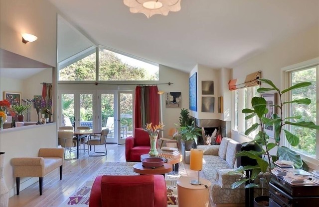 Beautiful Art Lover's Retreat