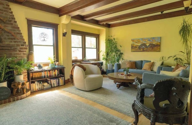 Beautiful Artistic Gem with Garden Patio