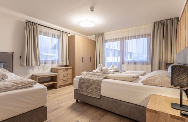 Beautiful apartment for 5 people with WIFI, hot tub, TV, balcony, pets allowed and parking