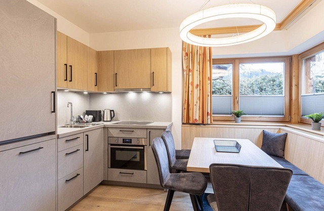 Beautiful apartment for 5 guests with WIFI, hot tub, TV, balcony and parking