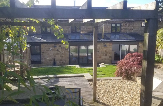 Beautiful Barn with hot tub close to Inn and falls walk