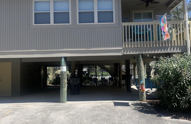 BEAUTIFUL BEACH COTTAGE PERFECT YEAR ROUND FOR YOUR BEACH GET AWAY