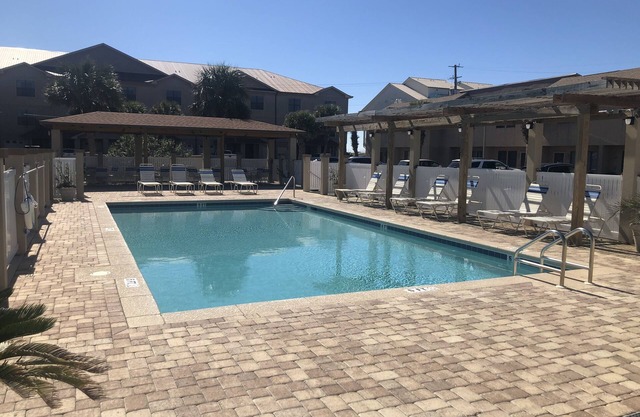 *Beautiful Beach Getaway* 2 Bedroom/2.5 Bathroom Gulf Side Townhouse