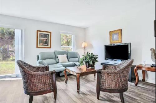 Beautiful Bracken Ln Bungalow