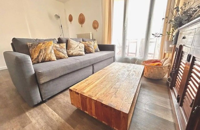 Beautiful, bright apartment near Aix center