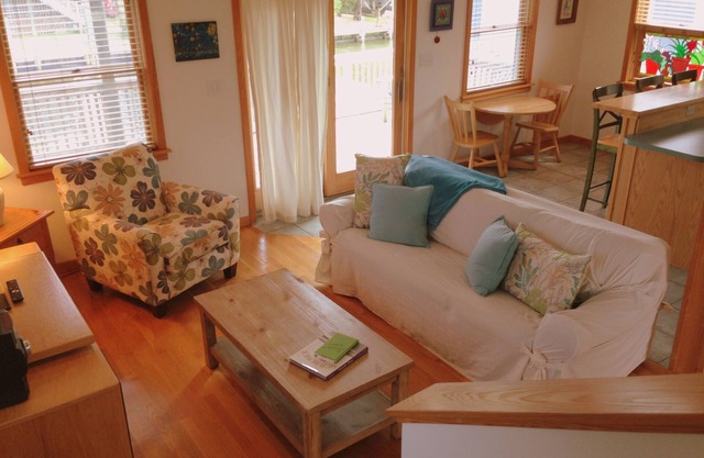 Beautiful Canalfront Cottage, Perfect for Couples!