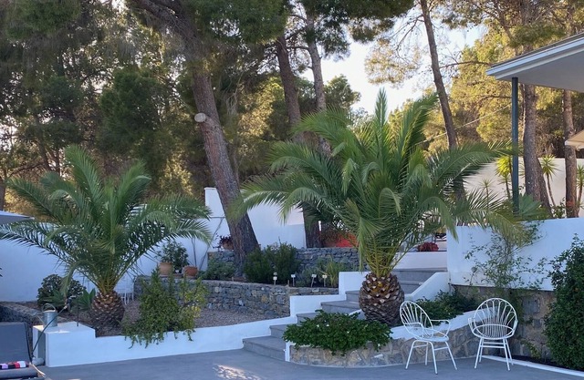 Beautiful Charming Villa 4 Bedrooms 2SDB Pool Views Sea and Mountain-Quiet A / C