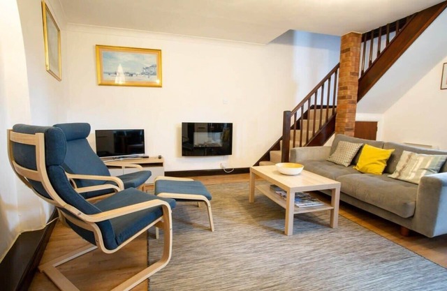 Beautiful Cheltenham Townhouse, Private Parking