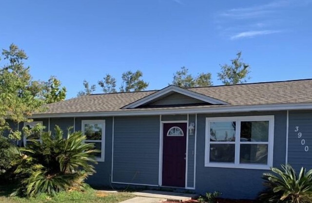 Beautiful, clean & private house on a cal-de-sac!