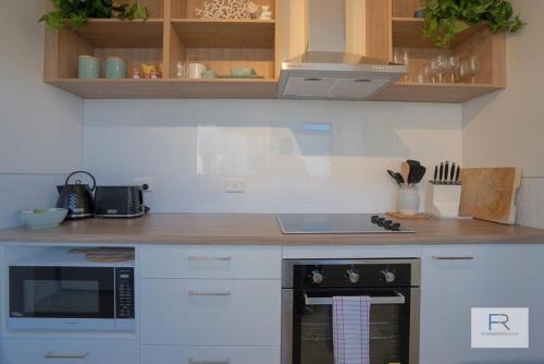 Beautiful Coastal Home Rothesay Bay