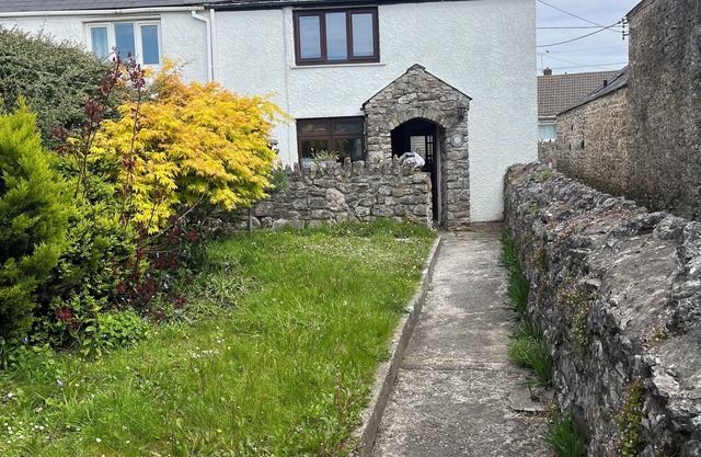 Beautiful cottage, newly decorated in the heart of Nottage village