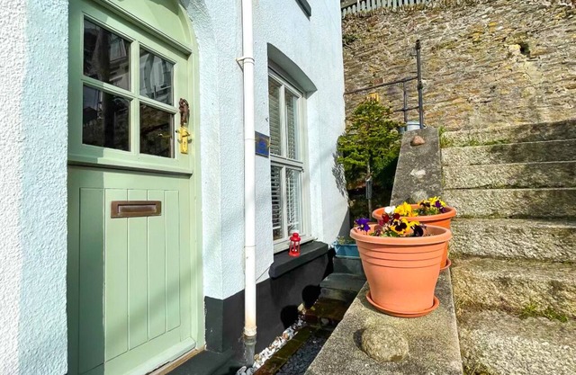 Beautiful Cottage with Sea Views Over Looe