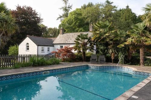 Beautiful Country Farmhouse Set In A Stunning Woodland With Pool, Sauna & Parking at 'The Old Farmhouse'