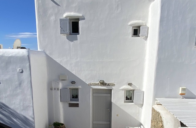 Beautiful Cycladic style house overlooking the sea