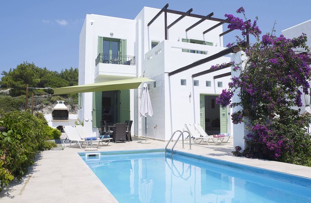 Beautiful Detached Villa, Private Pool & Sea Views close to village and beach
