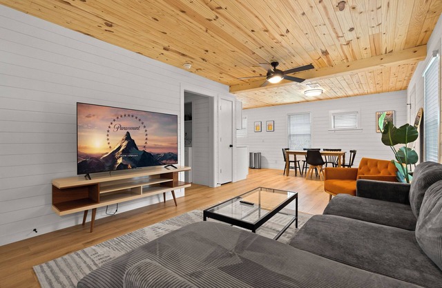 Beautiful Downtown Home! Perfect for Long Stays!