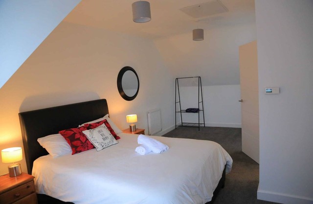 Beautiful Family home with free WiFi and Parking
