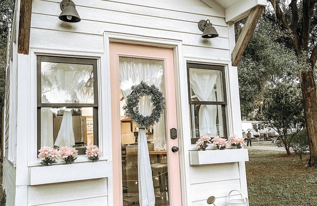 Beautiful Farmhouse Tiny Home - Entire Home!