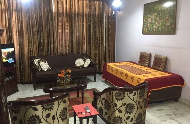 Beautiful flat in Hauz Khas close to important land marks in NewDelhi