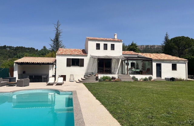 Beautiful Provencal villa 130 m2, quiet location, private pool, near Aix-en-Provence: