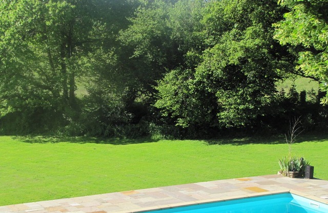 Beautifully restored 5 bedroom farmhouse, large swimming pool & 30 acres of land